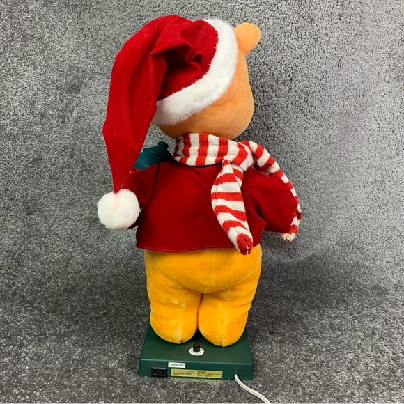 Disney Its A Small World 23” Winnie the Pooh Animated Figurine Vintage 1996 - Picture 5 of 17